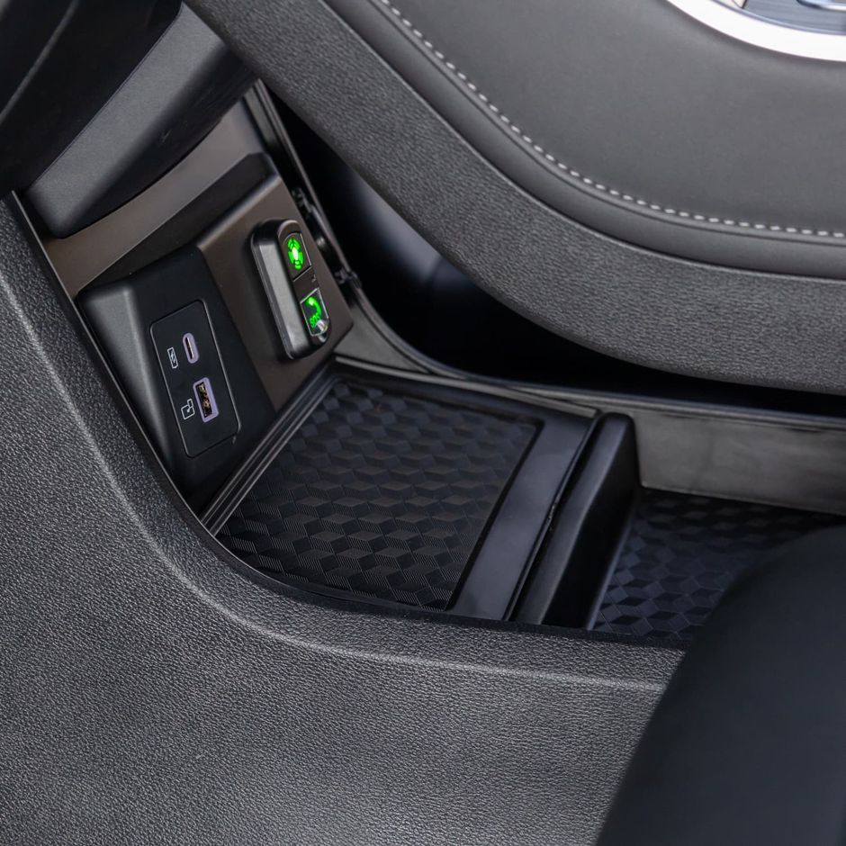 CHERY TIGGO 7 PRO PLUG-IN HYBRID USB-порты и беспроводная зарядка